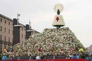 Virgen del Pilar con manto de flores